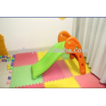 Kindergarten playground slides para crianças